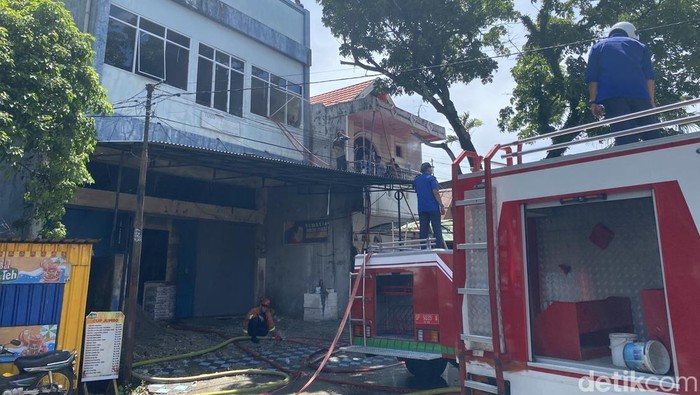 Gudang Bahan Bangunan di Jalan Agussalim Parepare Terbakar