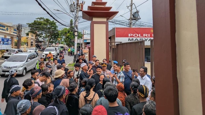 Polda Jateng Periksa Tokoh Kendeng Gunretno Terkait Aduan Halangi Tambang