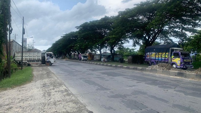 Pemasangan PJU di Jalan Pantura Implementasi Program Unggulan Bupati Demak