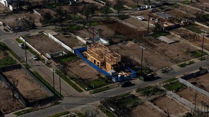 A drone view shows houses under construction in the Pacific Palisades neighborhood, months after wildfires in January devastated the area in Los Angeles, California, December 3, 2025. REUTERS/Daniel Cole