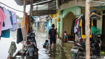 Penampakan Banjir Rob Rendam Kampung Marunda Pulo Jakut