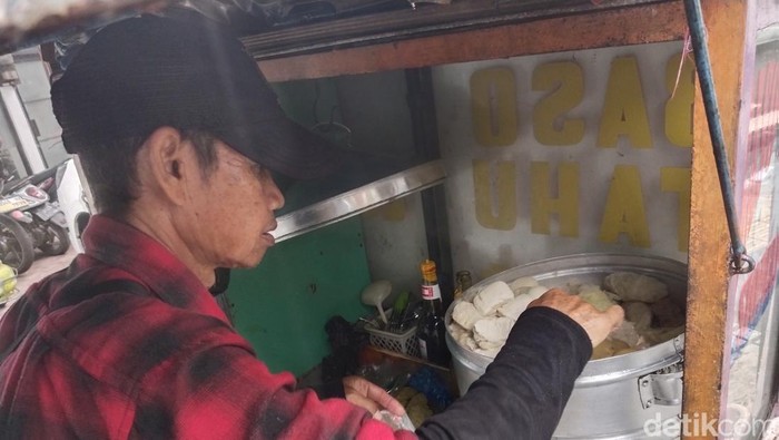 Pedagang Bakso Tahu di Bandung Pusing Harga Kacang Naik Gila-gilaan