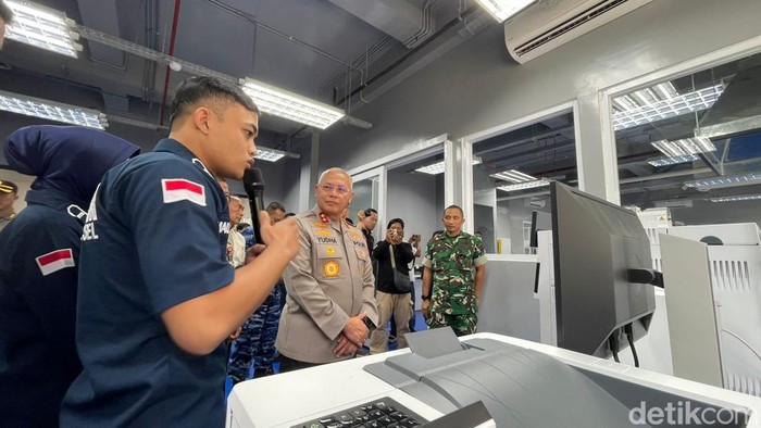 Polda Kalimantan Selatan (Kalsel) kini memiliki Laboratorium Forensik (Labfor) sendiri. Labfor itu berada di Jalan Ahmad Yani Kilometer 17, Kecamatan Gambut, Kabupaten Banjar.