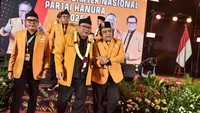 OSO mengajak seluruh elemen bangsa bahu membahu dalam membantu pemulihan dan penanganan pascabencana. Walaupun berharap Pemerintah segera menetapkan status bencana nasional, OSO memahami kesulitan yang dihadapi negara. ANTARA FOTO/Novrian Arbi