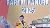 Dalam sambutannya, OSO menegaskan pentingnya persatuan dan keselarasan visi kader di seluruh tingkatan. Ia meminta seluruh struktur partai memperkuat organisasi dan kembali pada jati diri Hanura sebagai partai yang mengedepankan kerja nyata. ANTARA FOTO/Novrian Arbi