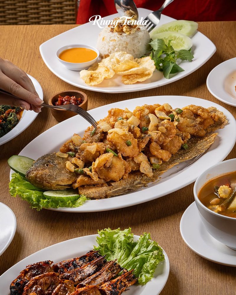 Restoran keluarga legendaris di Jakarta Timur.