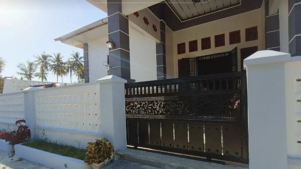 Pemilik rumah ini menbagikan video rumah rumahnya yang ia bangun penuh dengan perjuangan di Padang, Sumatera Barat. Unggahan tersebut langsung viral di media sosial.