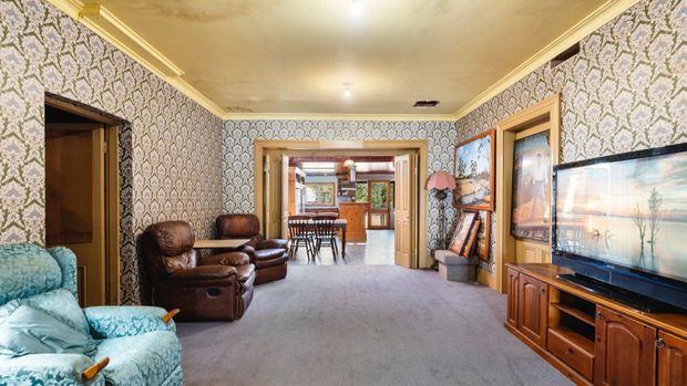 Rumah Paling Angker di Australia Rumah paling angker di Australia ini telah menelan banyak korban jiwa. Rumah itu kini telah dijual ke pasaran properti.