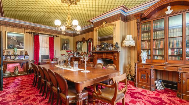 Rumah Paling Angker di Australia Rumah paling angker di Australia ini telah menelan banyak korban jiwa. Rumah itu kini telah dijual ke pasaran properti.