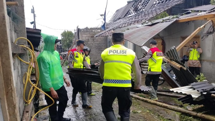 34 Rumah Rusak Imbas Angin Kencang di Wonosobo