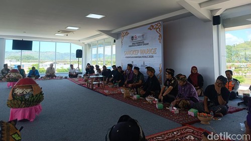 Sangkep Warige atau musyawarah para tokoh untuk menentukan malam puncak festival Bau Nyale tahun 2026 di Sirkuit Mandalika.