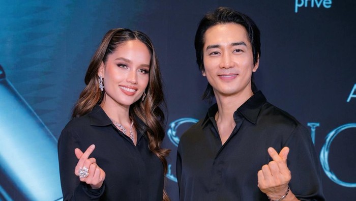 Kece! Ketika Cinta Laura Bertemu Song Seung Heon di Jakarta