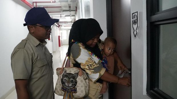 Suasana Haru Warga Eks Menteng Pulo Pindah ke Rusun Layak Huni Pemprov DKI Suasana Haru Warga Eks Menteng Pulo Pindah ke Rusun Layak Huni Pemprov DKI