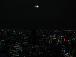 Supermoon Terakhir 2025 Tetap Memukau di Langit Berawan Bangkok