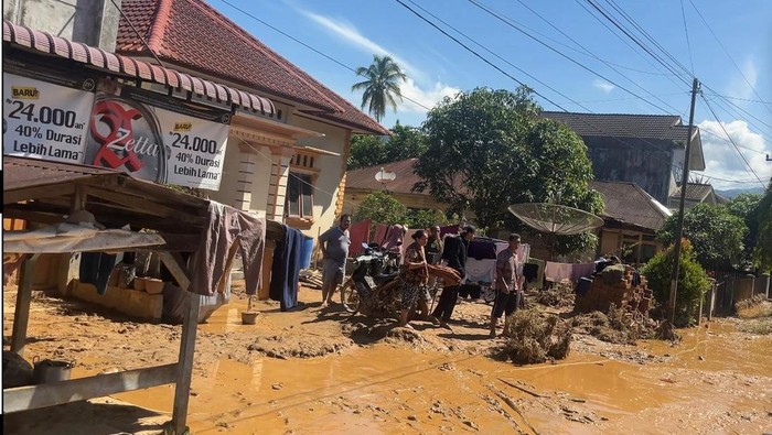 Pilu Warga Tapanuli Tengah Pasca Banjir: Sawah Terendam-Antre Beras dan BBM