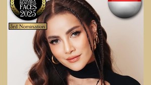 Olla Ramlan tampil stunning di usia 45 tahun, kecantikannya yang awet muda sukses membawanya masuk daftar tahun ini. Foto: Instagram @tccandler