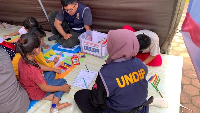 UNDIP Kirim Tim Relawan D-DART Bantu Penanganan Bencana di Padang