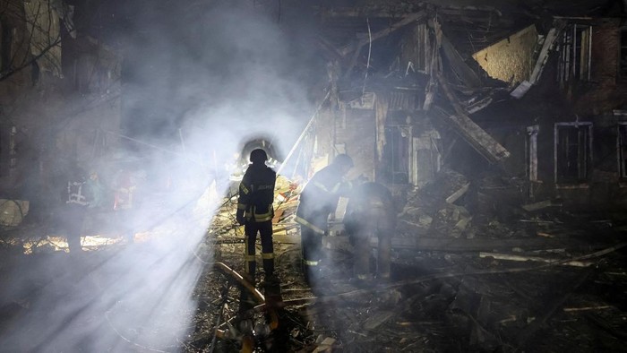 A resident collects things in his flat in an apartment building damaged by a Russian air strike, amid Russia's attack on Ukraine, in Sloviansk, Ukraine, December 3, 2025. REUTERS/Anatolii Stepanov