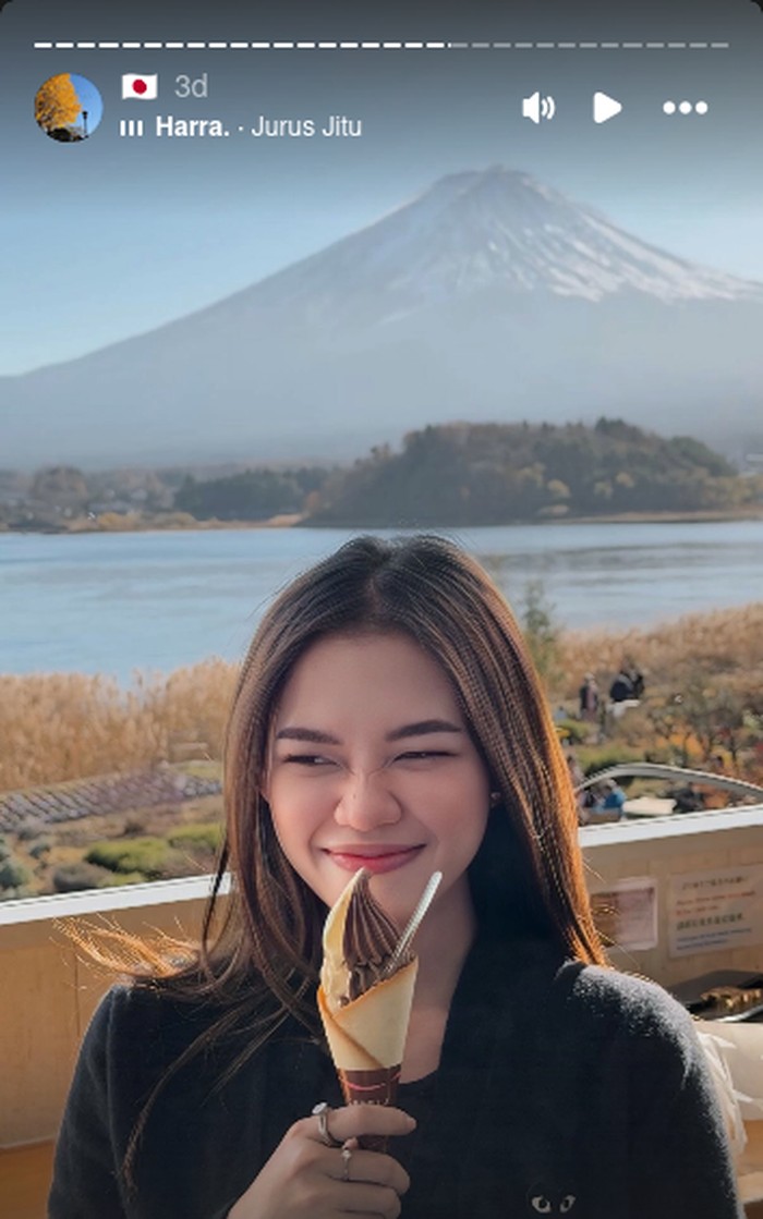 Ummi Quary kulineran di Jepang