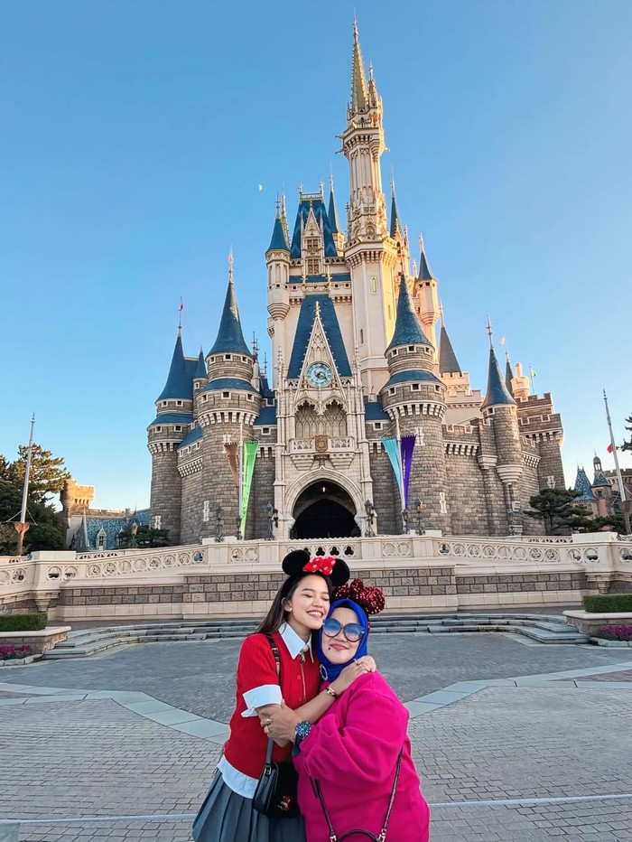 Ummi Quary kulineran di Jepang