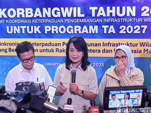 Pembersihan Jalan Tertutup Lumpur di Sumatera Rampung Sebelum Nataru