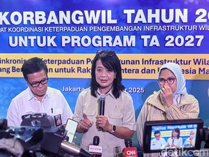 Pembersihan Jalan Tertutup Lumpur di Sumatera Rampung Sebelum Nataru