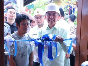 Walkot Palembang Serahkan Rumah Layak Huni untuk PHL Dinas PUPR