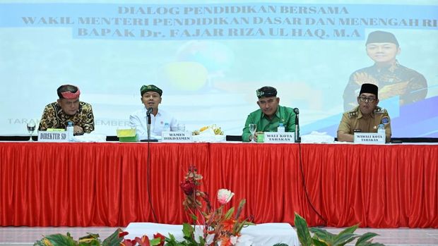Wamendikdasmen Fajar Riza dalam dialog pendidikan di Kaltara