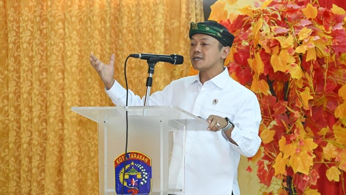 Wamen Fajar Kenang Peran Ayah Prabowo dalam Kebijakan Pendidikan Nasional