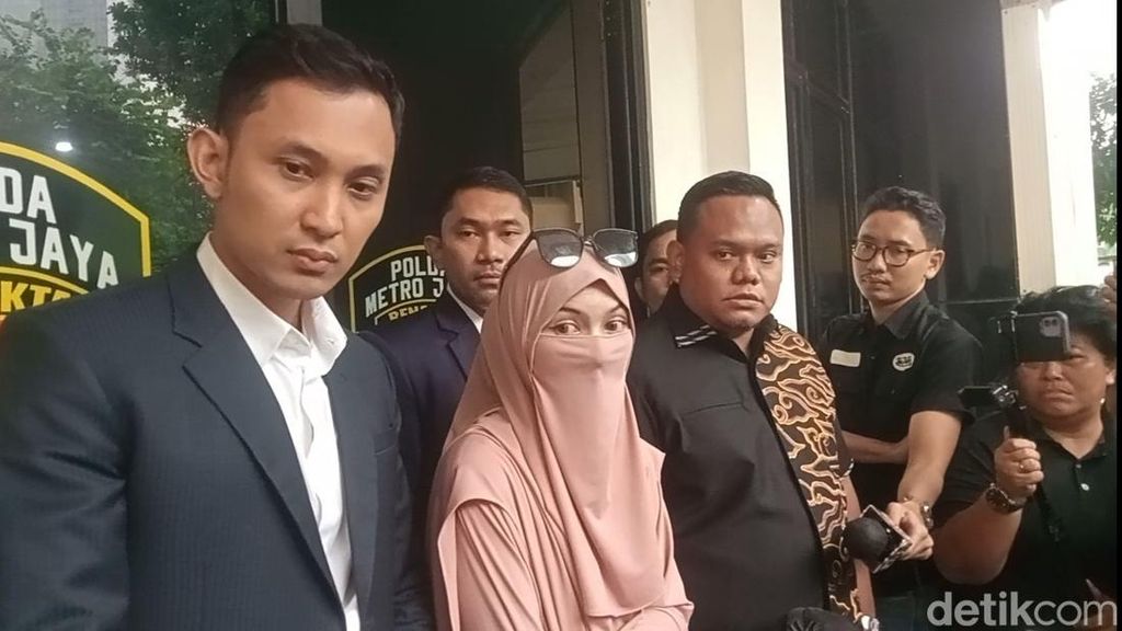 Inara Rusli Mundur, Wardatina Mawa Mantap Gugat Cerai Insanul Fahmi
