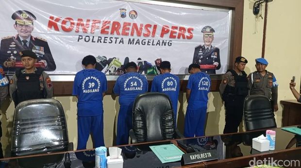 4 DC Tersangka Penculikan Para pelaku dugaan penculikan terhadap korban ibu dan anaknya di Tegalrejo ditangkap Reskrim Polresta Magelang, Jumat (5/12/2025).