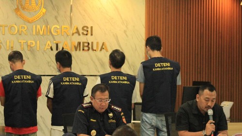 Kantor Imigrasi Kelas II TPI Atambua, Kabupaten Belu, NTT, saat menggelar konferensi pers terkait penangkapan empat WNA, Jumat (5/12/2025). (Dok. Kantor Imigrasi Kelas II TPI Atambua).