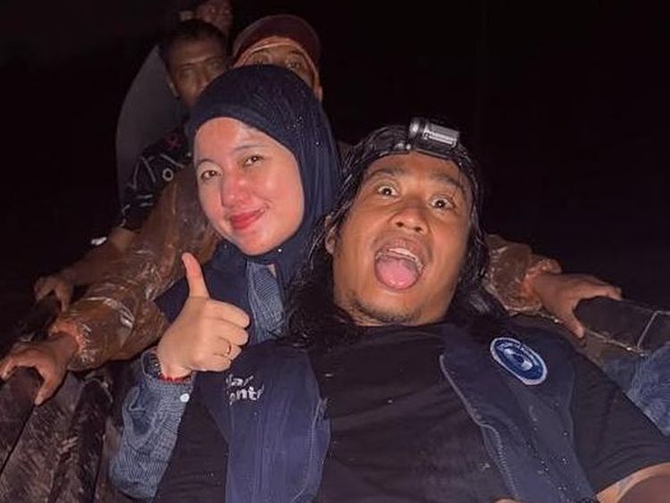 Ketika Praz Teguh Mampir ke Rumah Ortu yang Terdampak Banjir di Sumbar