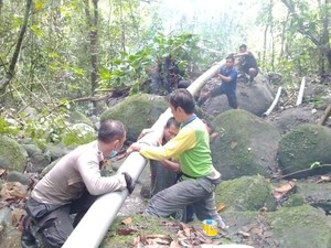 Pengabdian Panjang Aiptu Nur Cahyo di Pedalaman Kalteng, Perjuangkan Air Bersih