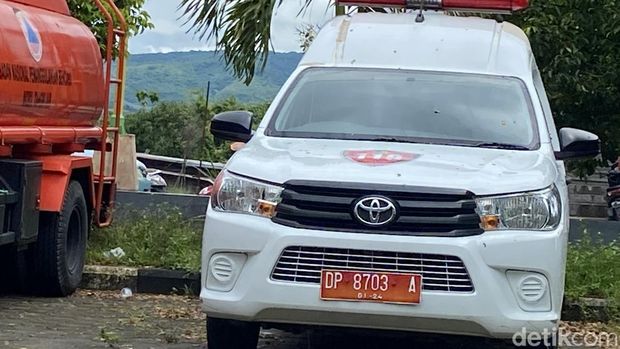 ambulans Pemkot Parepare Sebanyak 3 mobil ambulans Pemkot Parepare, Sulawesi Selatan (Sulsel), menunggak pajak kendaraan 4 bulan hingga 6 tahun imbas surat tanda nomor kendaraan (STNK) hilang.