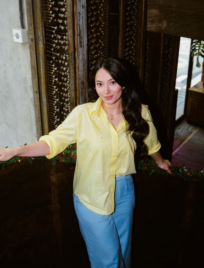 Dengan tubuh yang makin langsing, penampilan Asmirandah pun jadi terlihat makin cantik dan fresh. Tak hanya itu saja, ia juga terlihat makin awet mudah di usianya yang sudah menginjak 36 tahun. Foto: Instagram/@asmirandah89