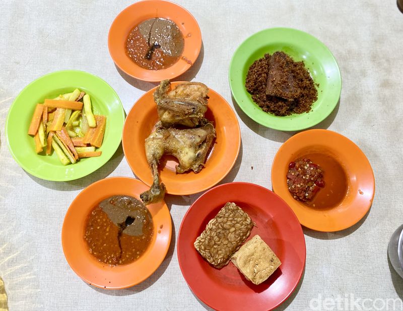 Ayam Goreng Bu Haji Jatinegara Ayam Goreng Bu Haji Jatinegara