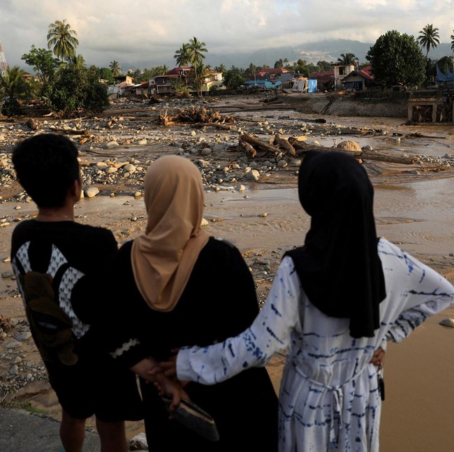 Bingkai Sepekan: Banjir Aceh-Sumatera, Sebagian Wilayah Masih Terisolasi