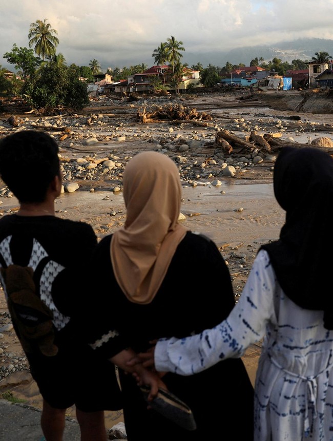 Bingkai Sepekan: Banjir Aceh-Sumatera, Sebagian Wilayah Masih Terisolasi