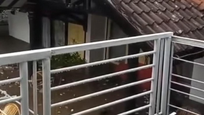 Banjir Rendam 11 Rumah di Cikole Kota Sukabumi