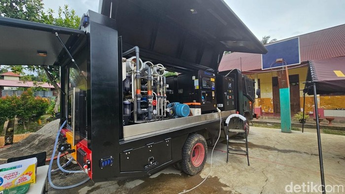 Water Treatment Polda Riau Salurkan Air Bersih untuk Korban Bencana Agam