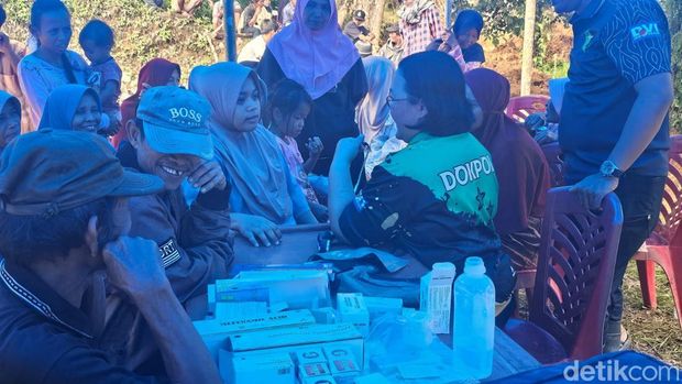 Biddokes Polda Riau di Posko Pengungsian Kab Agam