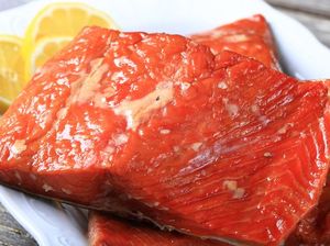 Viral Tutorial di TikTok Bikin Candied Salmon di Rumah, Memangnya Aman?