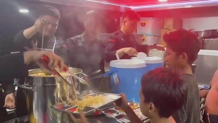 Dapur Lapangan Brimob Tembus Aceh Tamiang, Layani Makan 100 Pengungsi
