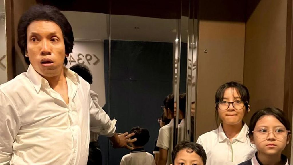 Desta Reka Ulang Foto Masa Kecil Bareng Dono, Para Artis Heboh Banget