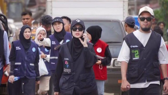 Nekat! Ratna Galih Terbang Tengah Malam ke Aceh demi Korban Banjir