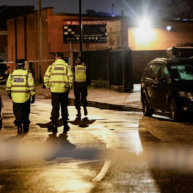 Evakuasi Besar di Kota Derby, Polisi Temukan Dugaan Bahan Peledak