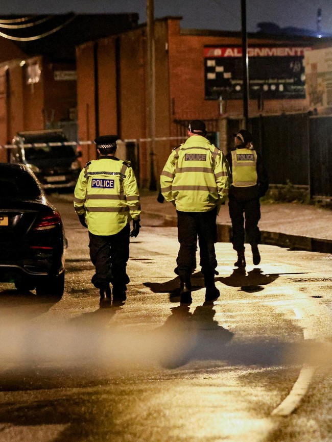 Evakuasi Besar di Kota Derby, Polisi Temukan Dugaan Bahan Peledak