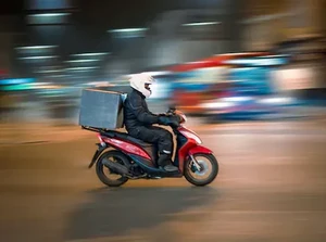 Gaji Rp 463 Juta Setahun Ditinggal! Pria Ini Pilih Jadi Pengantar Makanan