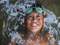 Genangan Rob Datang, Rutinitas Warga Muara Angke Tetap Berjalan